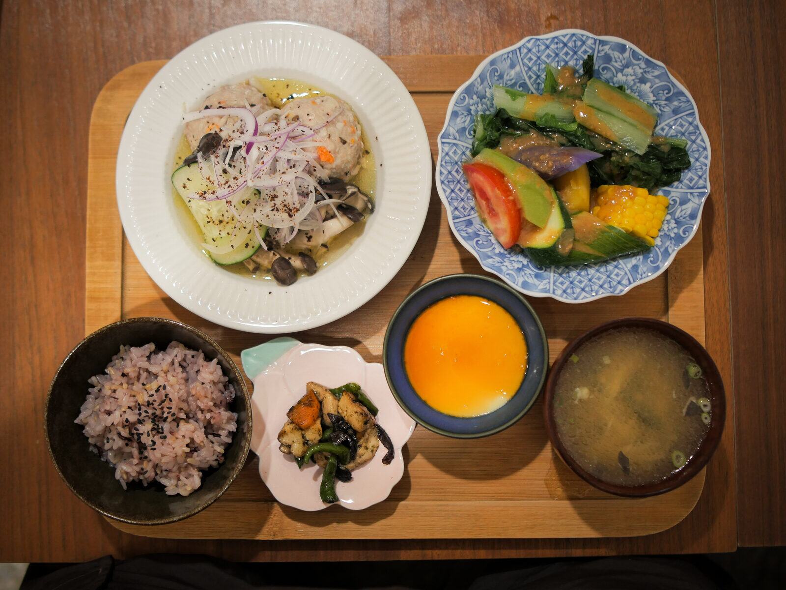 佑去吃飯 #03|跟著節氣換菜單的定食店,連挑食鬼都吃到見底|禾豐田食